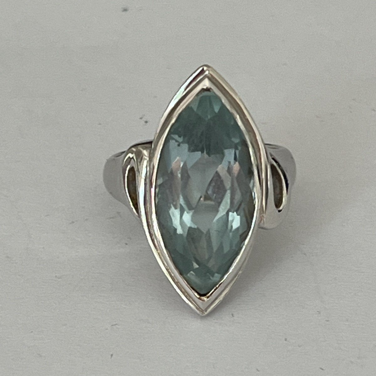 5962- White Gold Aquamarine Navette Ring