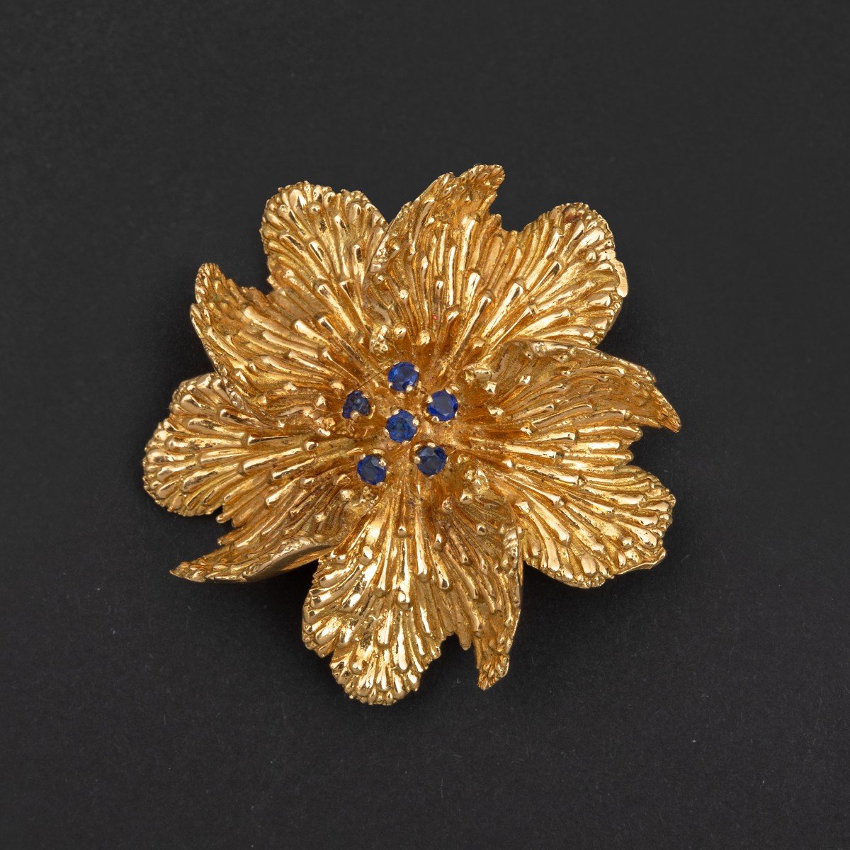 5883- Boucheron Yellow Gold Sapphire Brooch