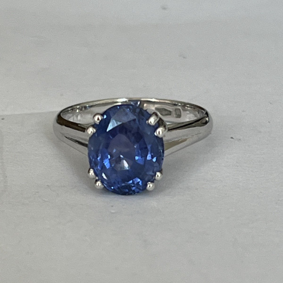 5963- White Gold Ring With 4.60 Ct Ceylon Certified Sapphire