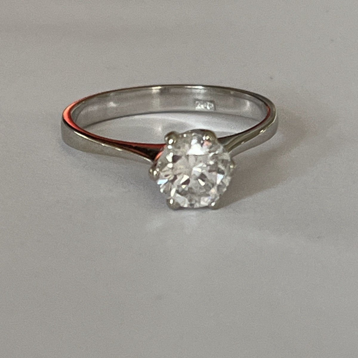 6005- Bague Solitaire Or Gris Diamant 0,85 Ct