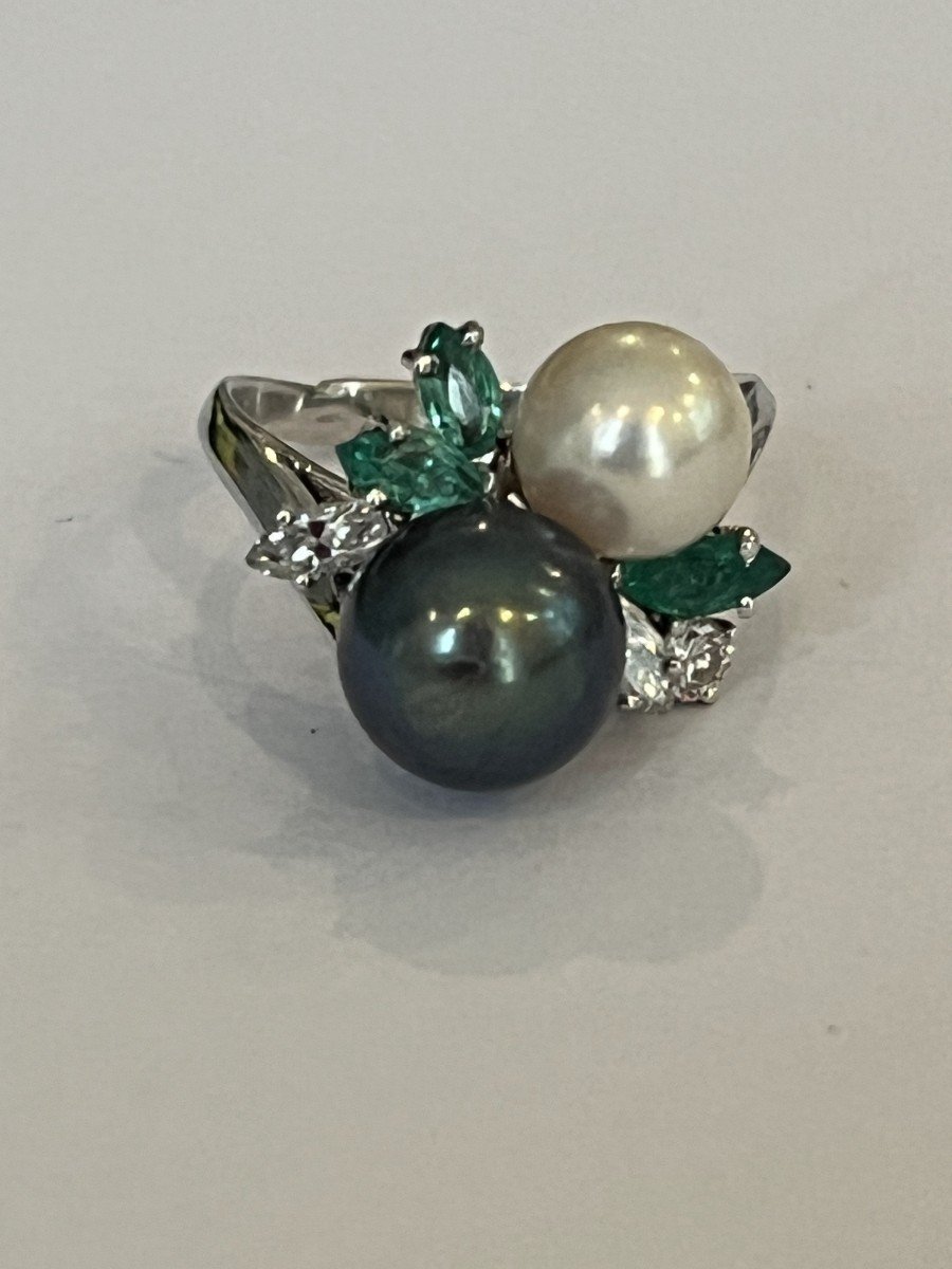 6089- You & Me Ring White Gold Pearls Emeralds Diamonds-photo-4