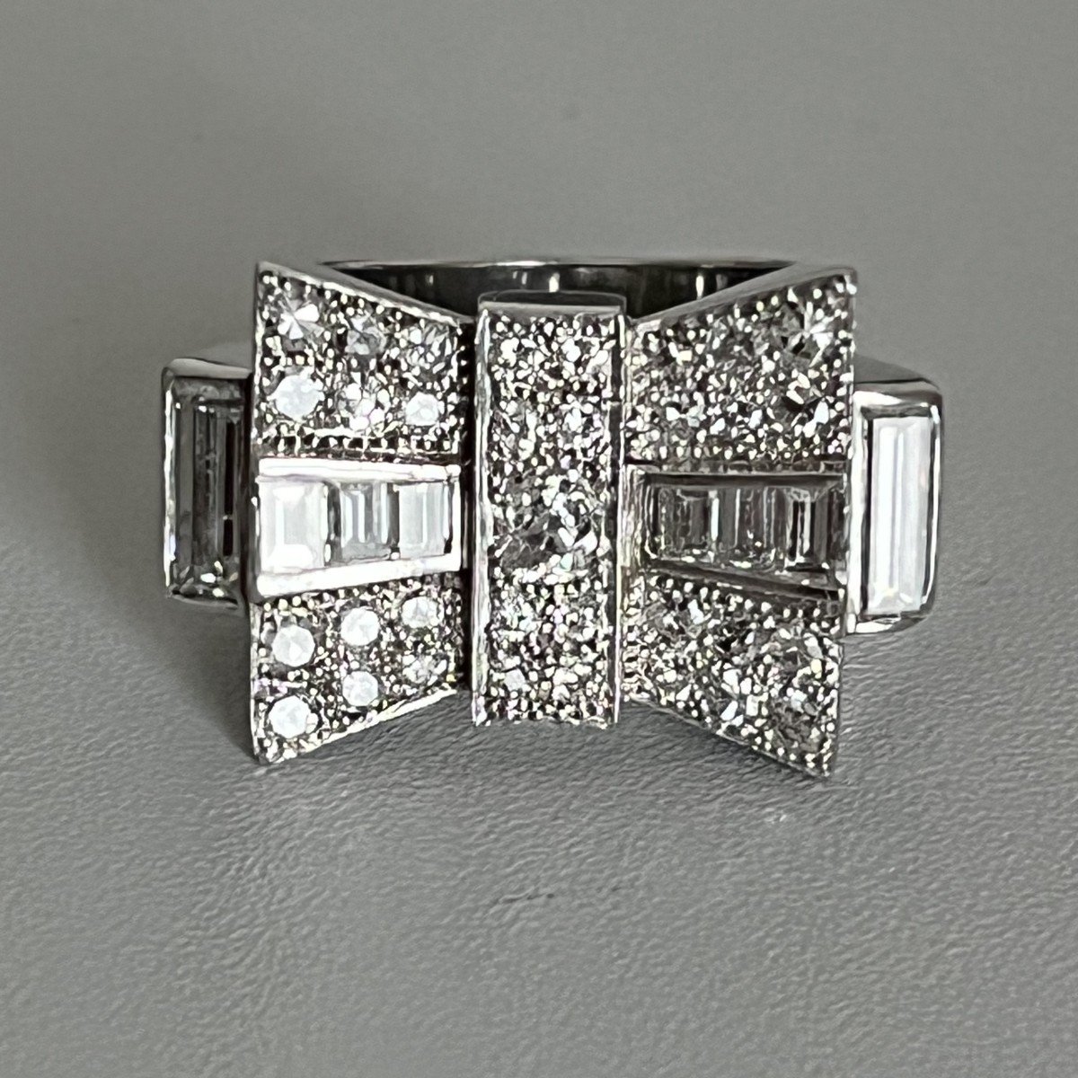 6118- Tank Ring Knot Platinum Diamonds