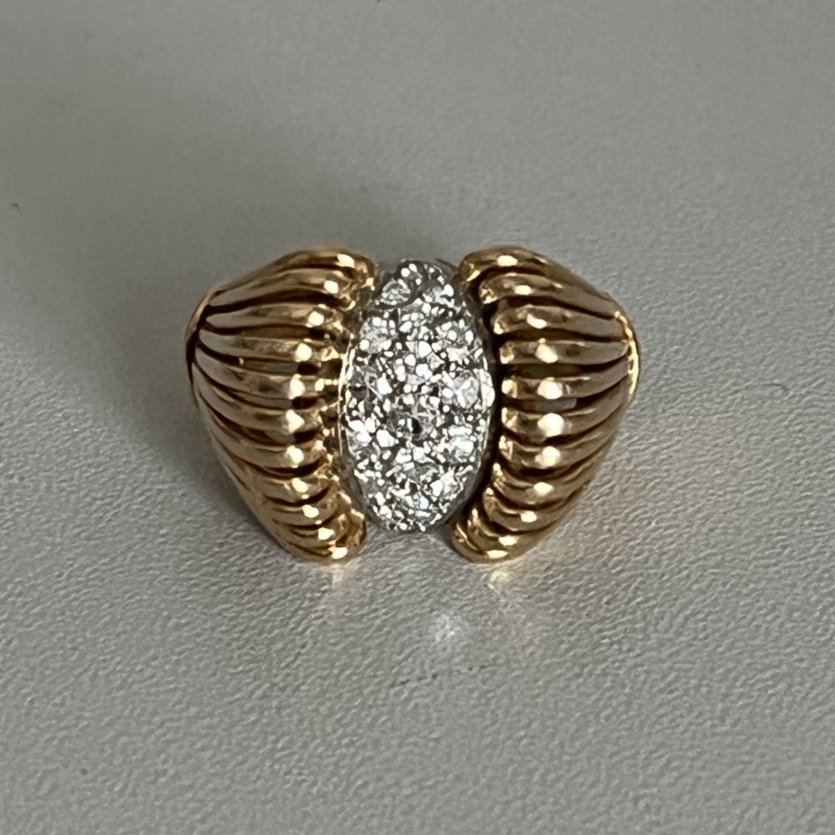 6119- Retro Ring Yellow Gold Thread Diamonds