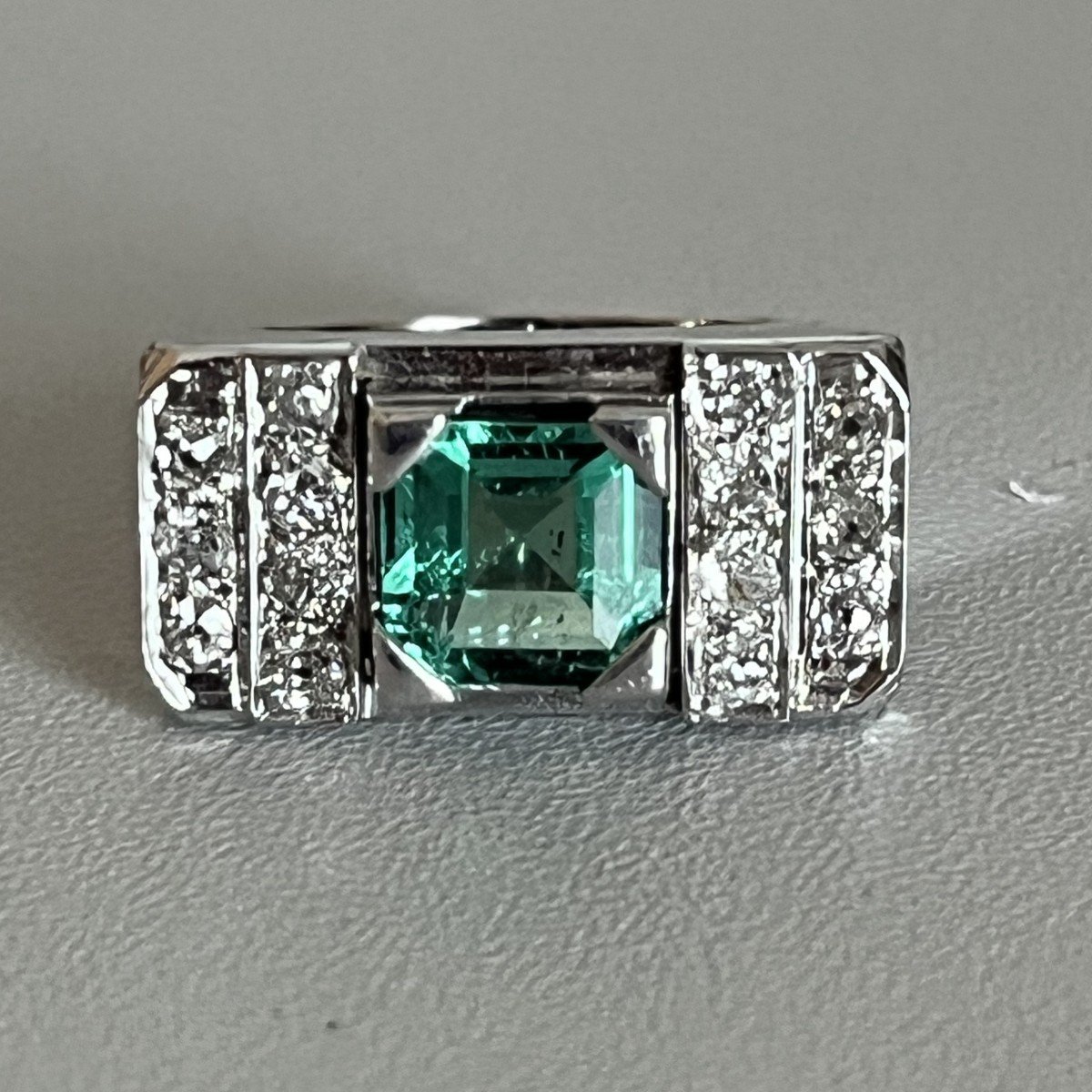 6142- Tank Ring Platinum Emerald Diamonds