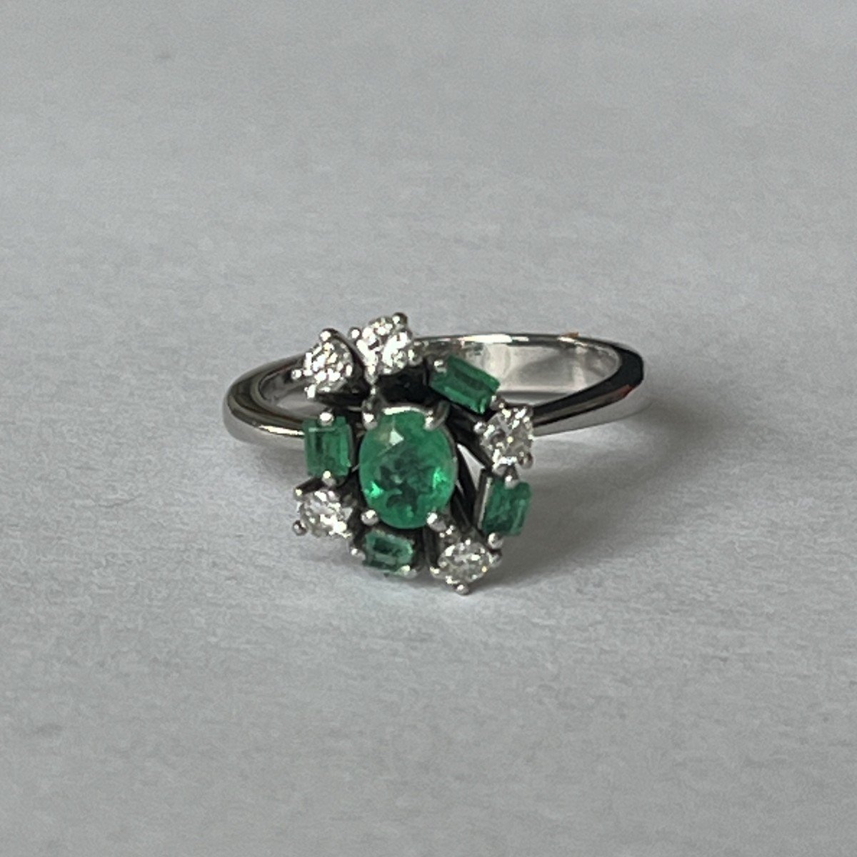 6081- Emerald Diamond White Gold Ring