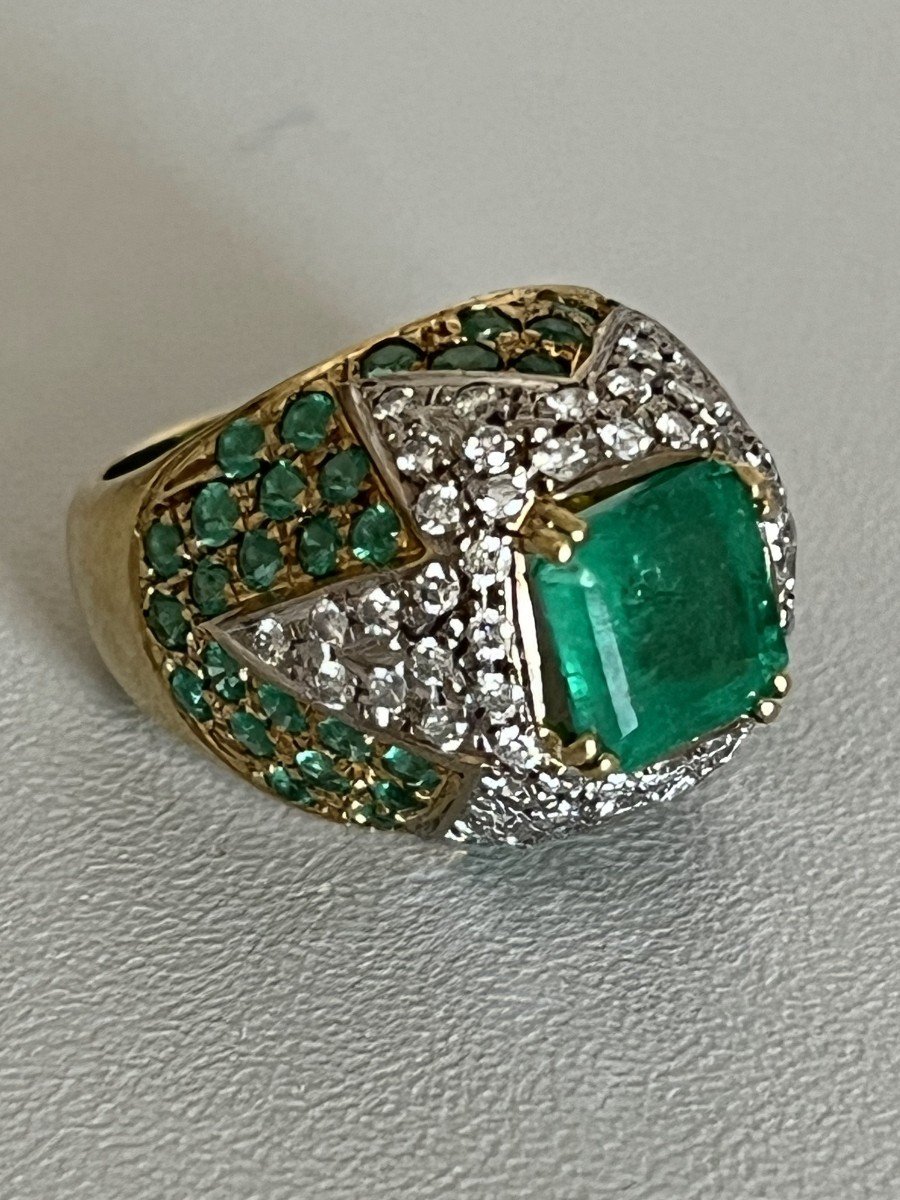 6131- Yellow Gold Dome Ring With Emeralds And Diamonds-photo-3