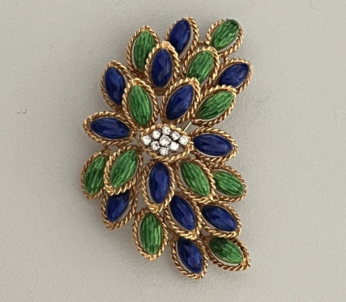 6246- Broche Pendentif Feuillages Or Jaune Or Jaune Diamants Email Vert Et Bleu