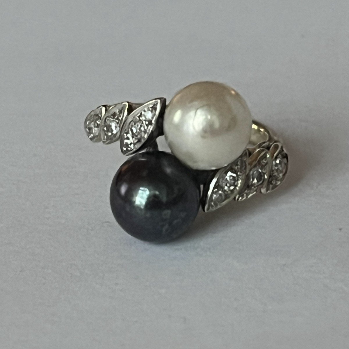 6200- You & Me Ring Grey Gold Pearls