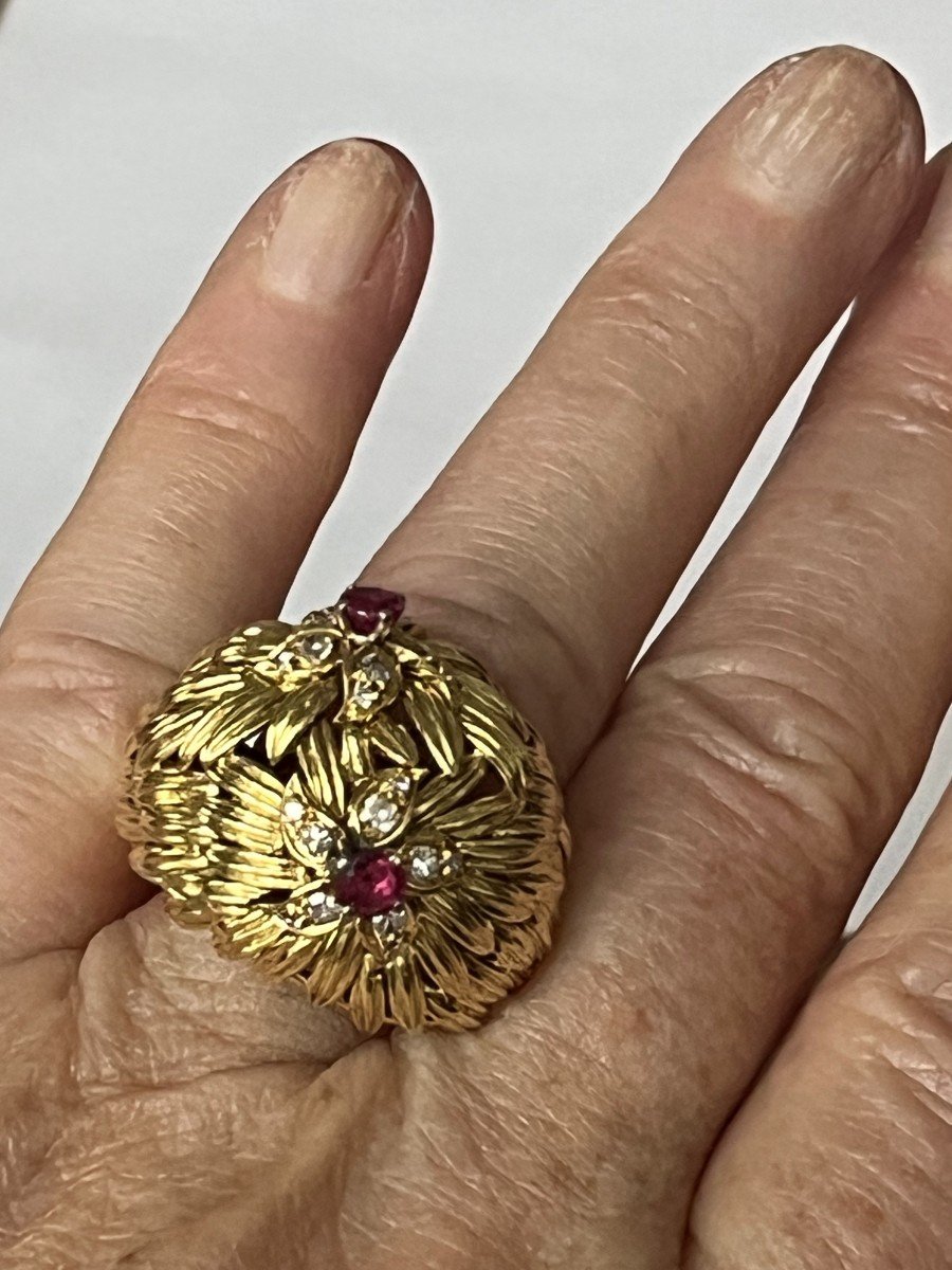 6305- Important Yellow Gold Flower Ball Ring Diamonds Rubies-photo-2