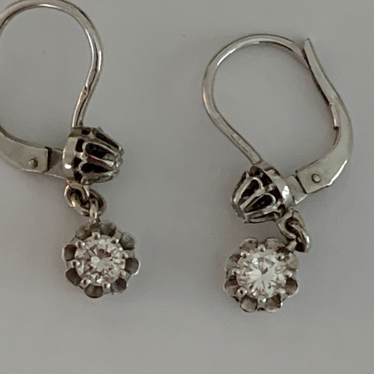 3092- Boucles d'Oreilles Dormeuses Or Gris Diamants