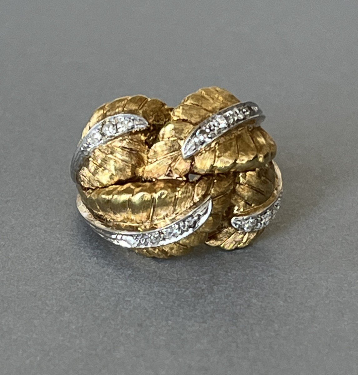 6348- Yellow Gold Foliage Ring With Diamonds From The 1970s