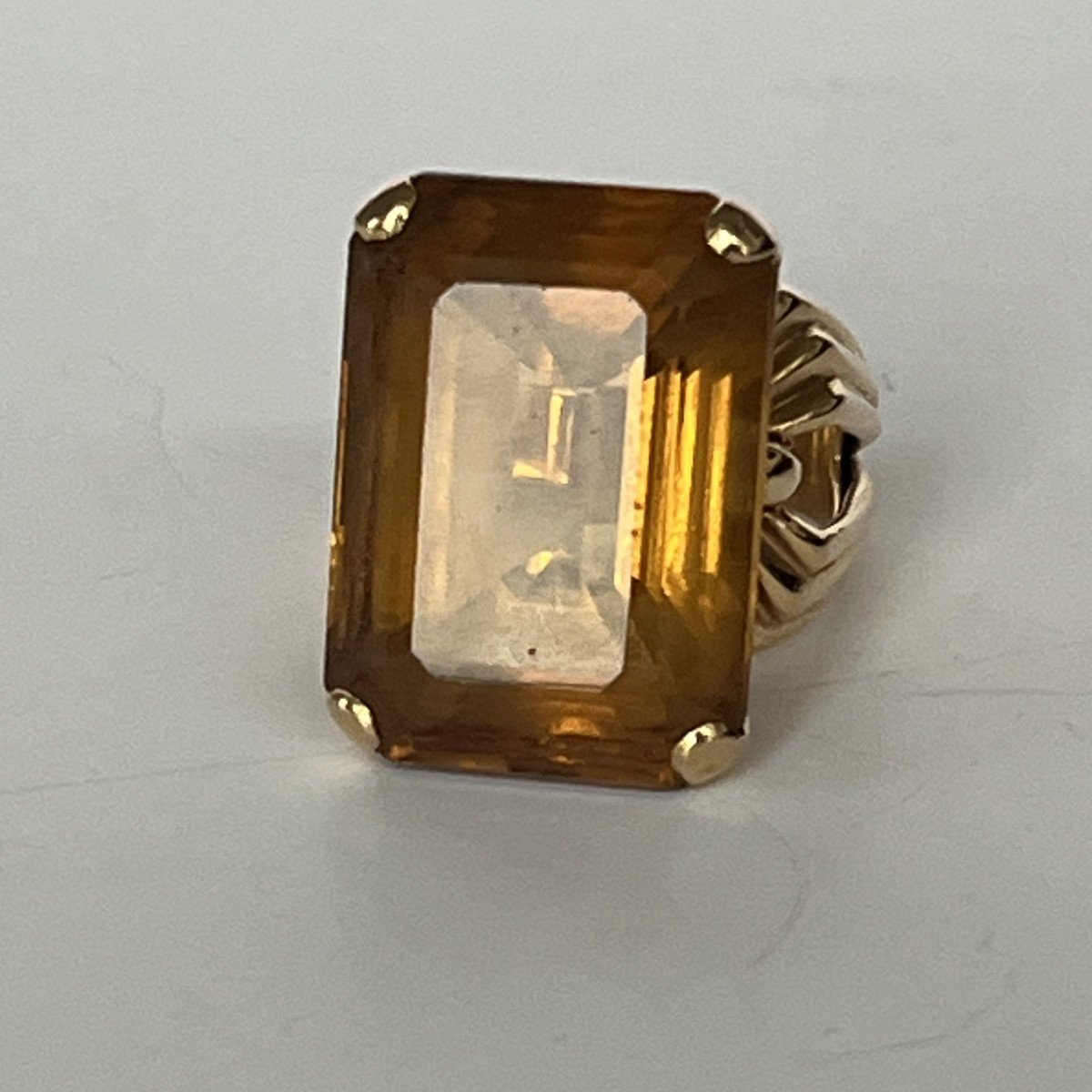 6224- Yellow Gold Ring With Citrine Of 30.00 Ct