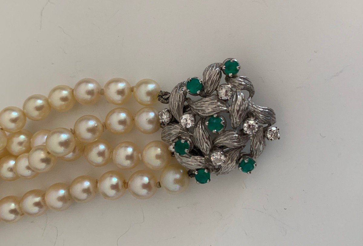 1664- Akoya Pearl Bracelet 4 Rows Emerald Diamond Clasp