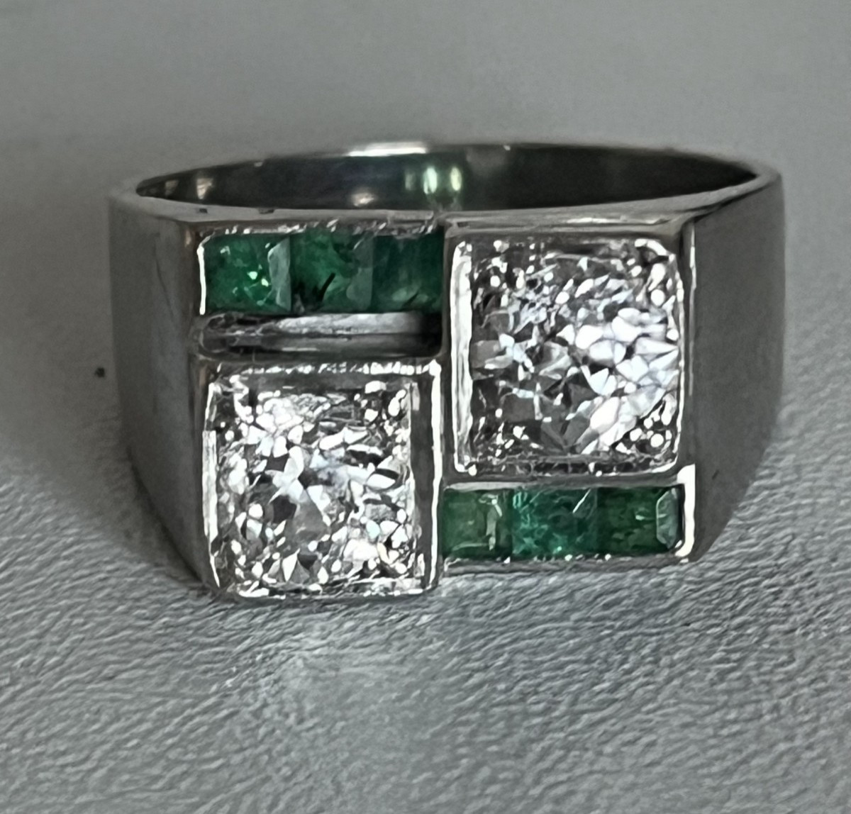 6374- Tank Ring Platinum White Gold Diamonds Emeralds