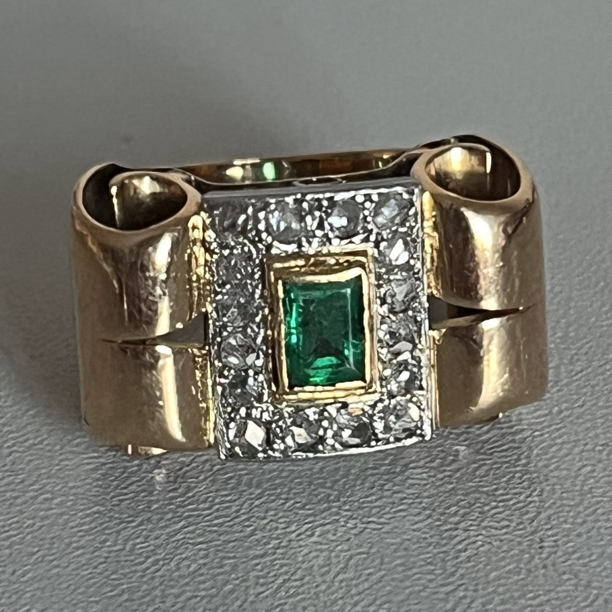 6375- Tank Ring Yellow Gold Emerald Diamonds