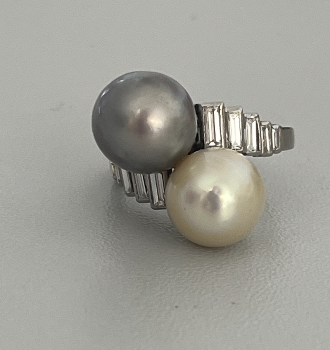 6392- Toi & Moi Ring White Gold Akoya And Tahiti Pearls Diamonds