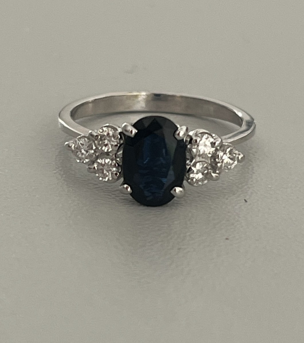 6395- White Gold Sapphire Diamond Ring