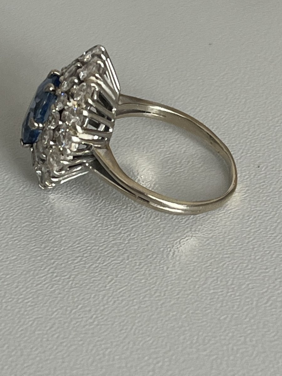 6435- Importante Bague Or Gris Saphir Ceylan 5,02 Ct Et Diamants 2,40 Ct-photo-4
