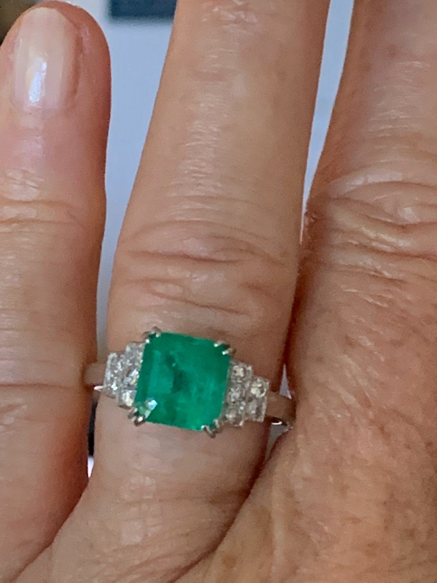 3404 – White Gold Emerald Diamond Ring-photo-2
