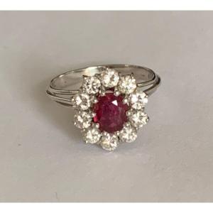 3531 – Bague Pompadour Or Gris Rubis (certificat laboratoire) Diamants