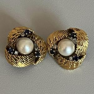4168– Boucles d'Oreilles Clips Or Jaune Perles Saphirs Années 1960
