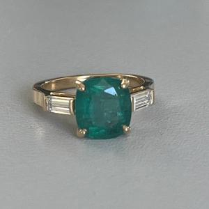 4450– Emerald Diamonds Yellow Gold Ring