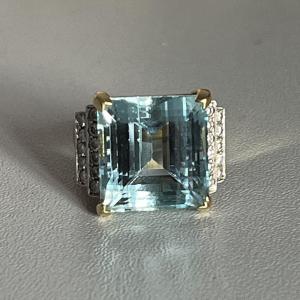 4912- Yellow Gold Aquamarine Diamonds Signet Ring