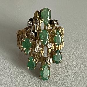 5085- Modernist Ring Yellow Gold Emeralds Diamonds