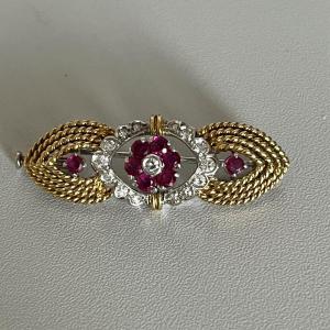 5479- Broche Or Jaune Torsadé Rubis Diamants