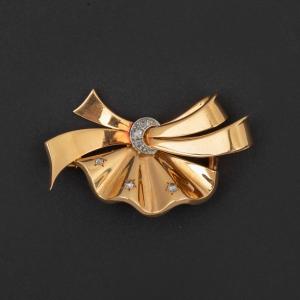 5558- Yellow Gold Diamond Ribbon Brooch