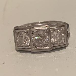 2661- Bague Art Deco Platine Diamants (0,40 Ct Au Centre)