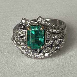 5154- White Gold Emerald Diamond Ring