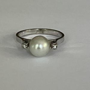 5826- Platinum Pearl Diamond Ring