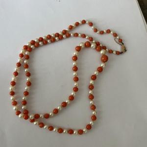 3113- Yellow Gold Akoya Pearls And Coral Necklace