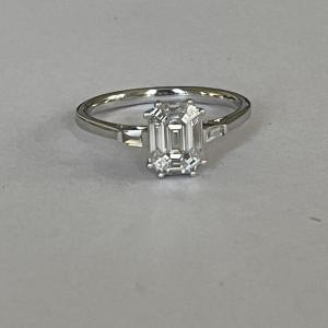 5614- White Gold Ring With Calibrated Diamonds