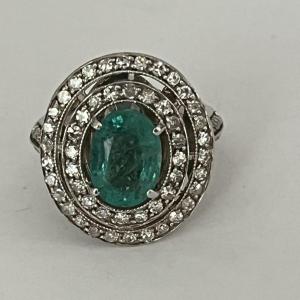 5852- White Gold Emerald Diamond Ring