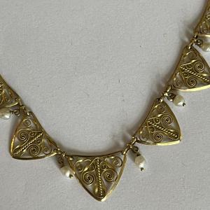 5663- Antique Yellow Gold Filigree Drapery Necklace