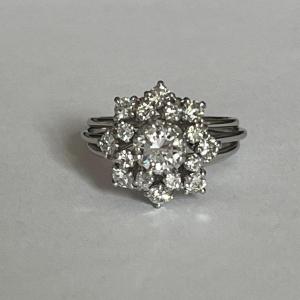 5889- Bague Marguerite Or Gris Diamants (0,90 Ct Au Centre)