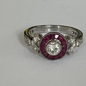 899- White Gold Ring Calibrated Ruby Diamonds