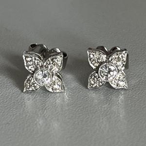 6281- White Gold Diamond Flower Earrings