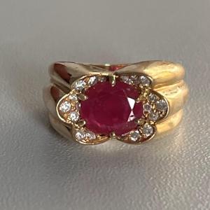 6354- Bague Or Jaune Godronné Rubis Diamants