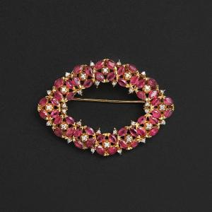 826- Oval Brooch Yellow Gold Ruby Diamonds