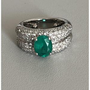 6405- Double Band Ring In White Gold, Emerald And Diamonds, 2.50 Ct