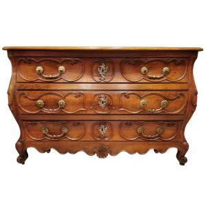 18th Century Louis XV Bordeaux Chest Of Drawers In Molded And Carved Walnut With 3 Drawers