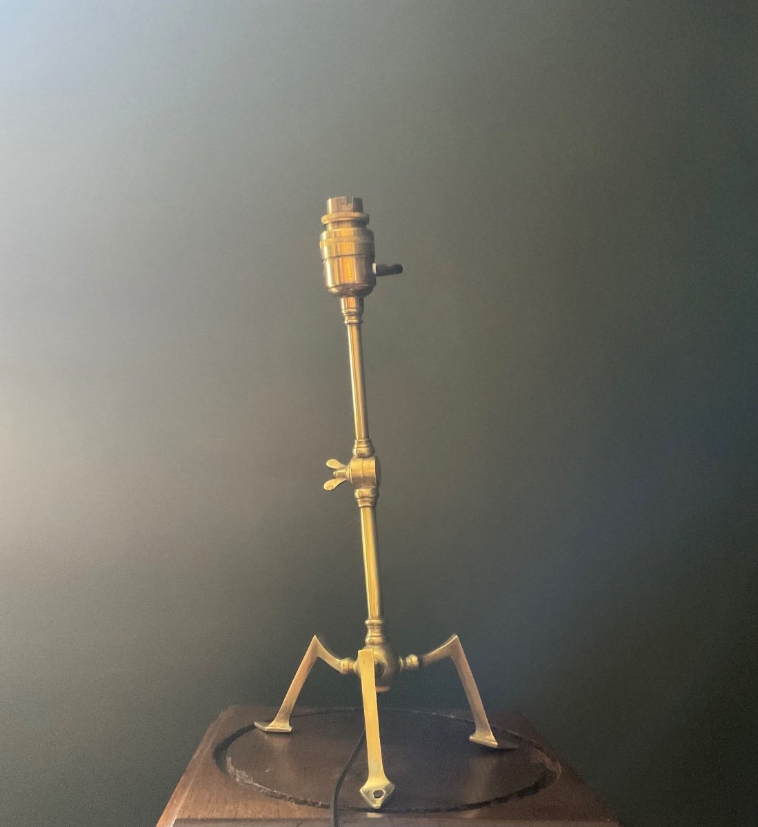 Benson Tripod Lamp-photo-1