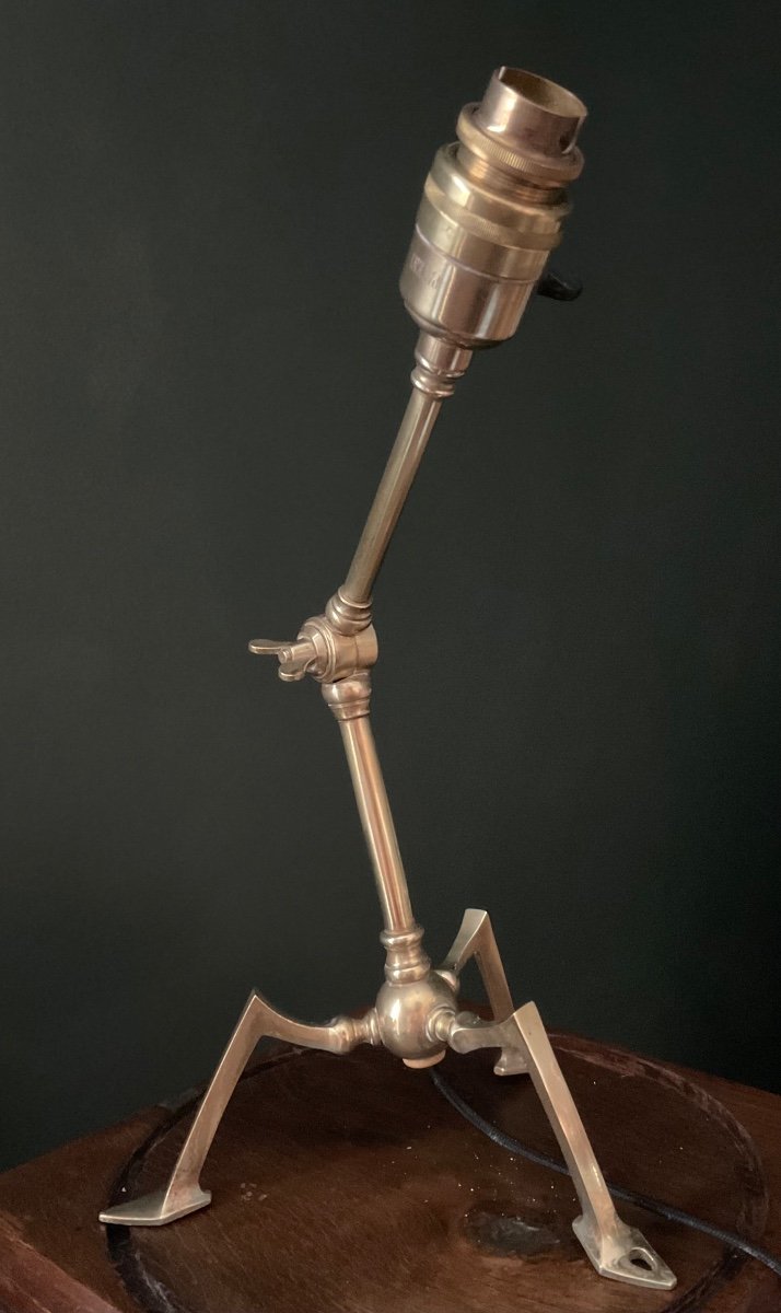 Benson Tripod Lamp