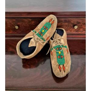 Blackfoot Moccasins – Indians Of The Great Plains Of America