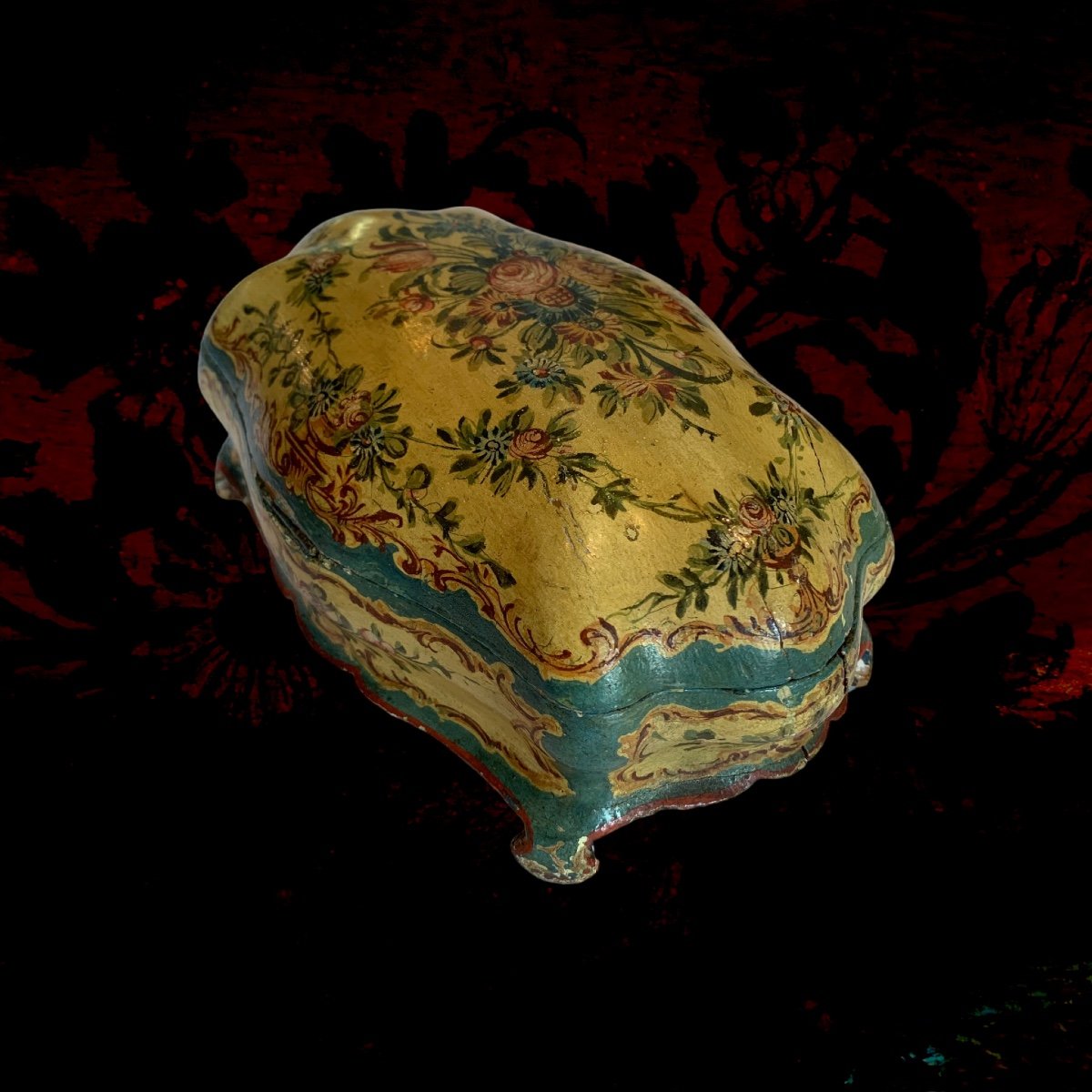 A Venetian Polychrome Painted Box, Mid XVIII Century-photo-2