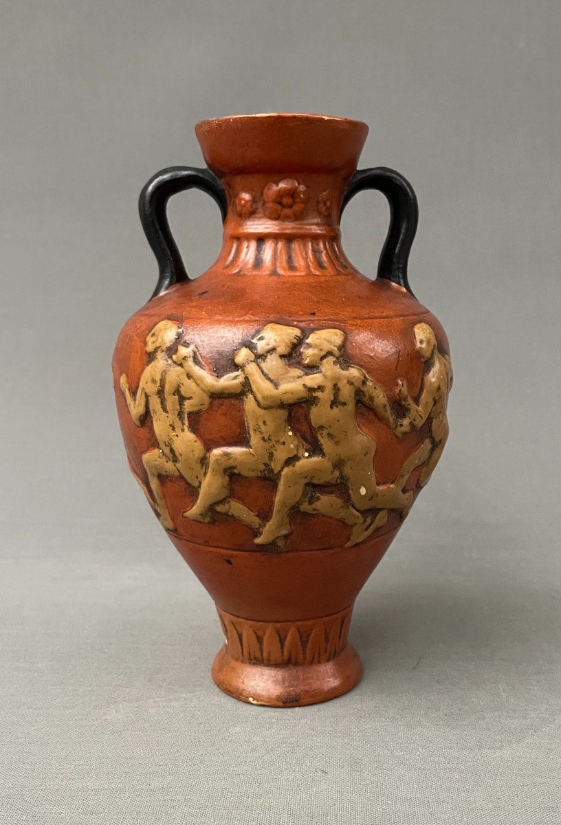 Vase à l'Antique à Décor De Coureurs