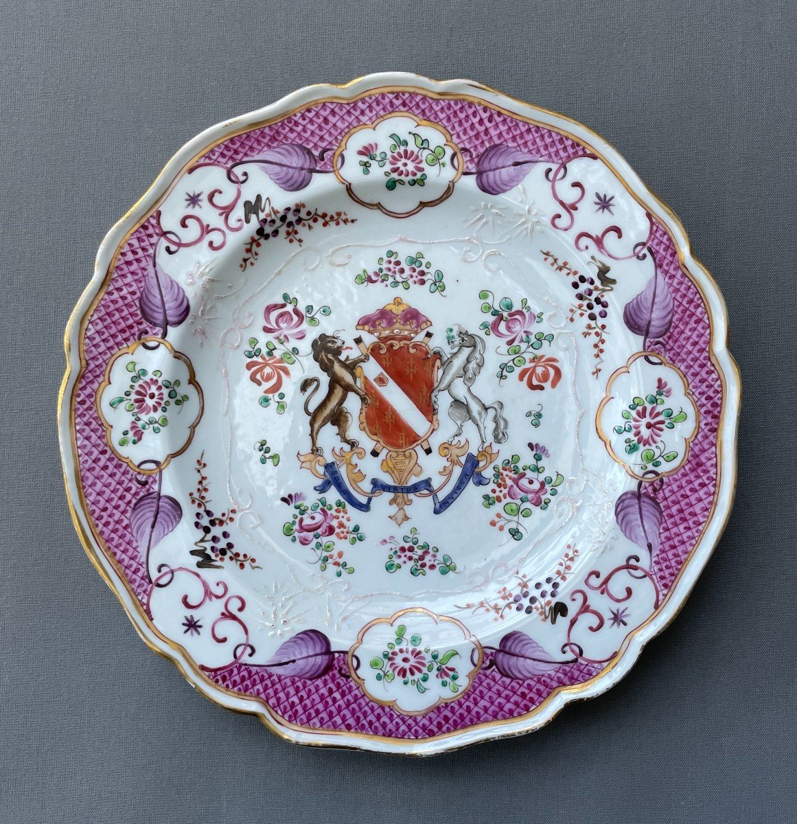  Assiette Armoiriée En Porcelaine